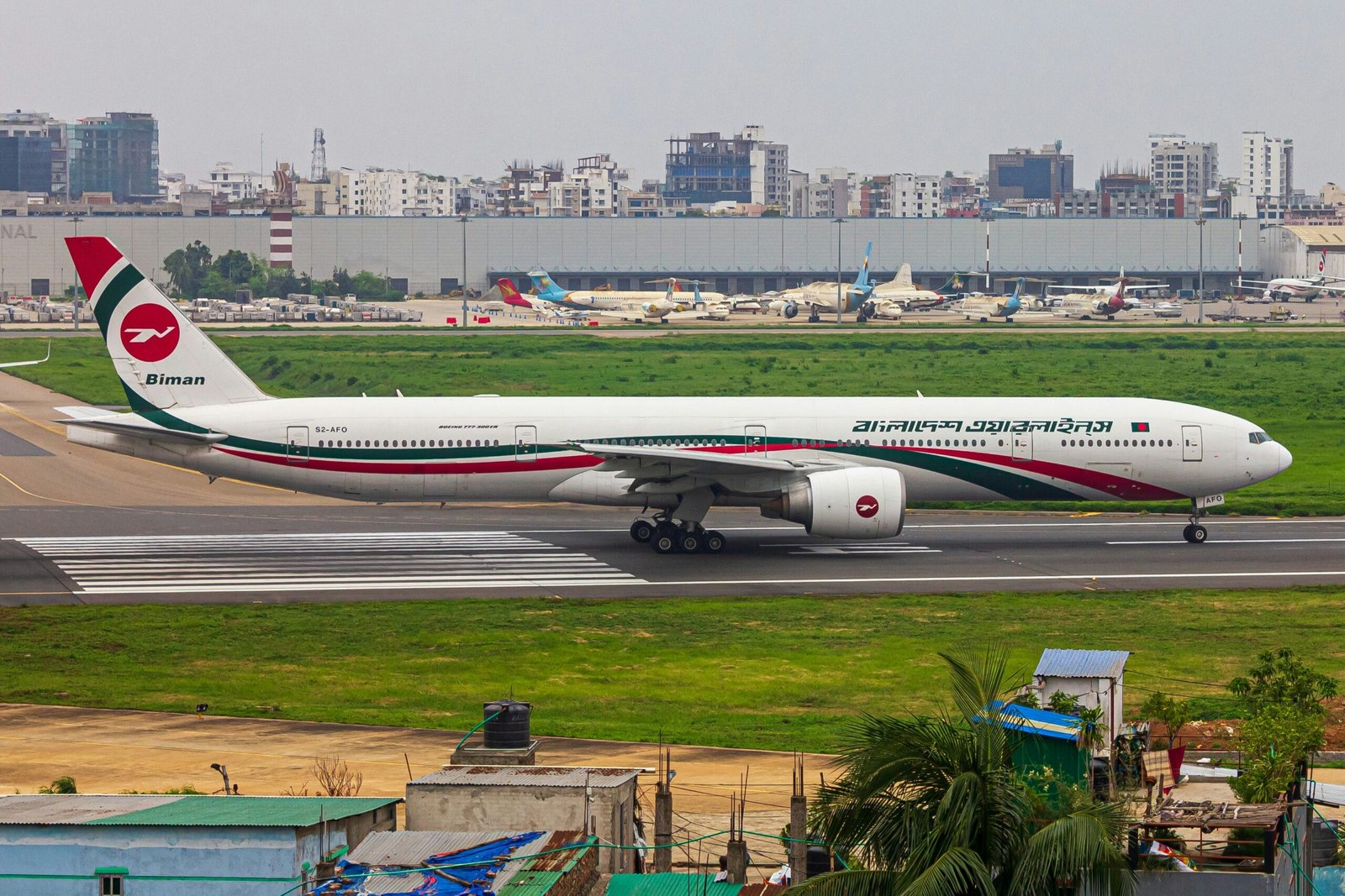 A large jetliner sitting on top of an airport runway