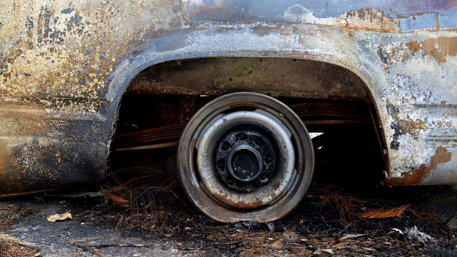 brown and gray car wheel