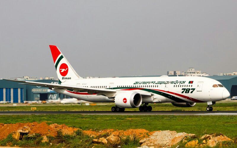 A large jetliner sitting on top of an airport runway